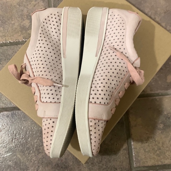 Gentle Soul Peony Sneaker - Picture 6 of 13